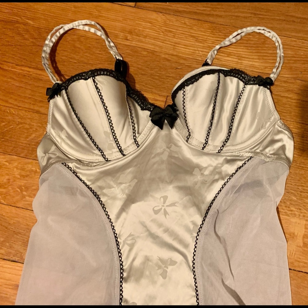 Victoria’s Secret Lingerie w. garters, Push-up 34B